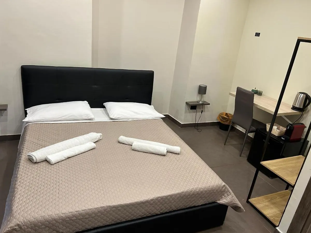 Bed and Breakfast Sistra's Aeroporto di Catania Fontana Rossa Bed & Breakfast